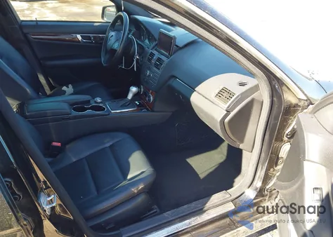 2011 Mercedes-Benz C 300 Sport 4Matic из США, поврежденный, VIN WDDGF8BB3BR135679